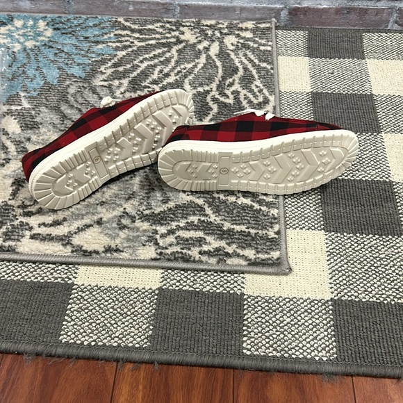 NWT black/red plaid shoes - Picture 7 of 7